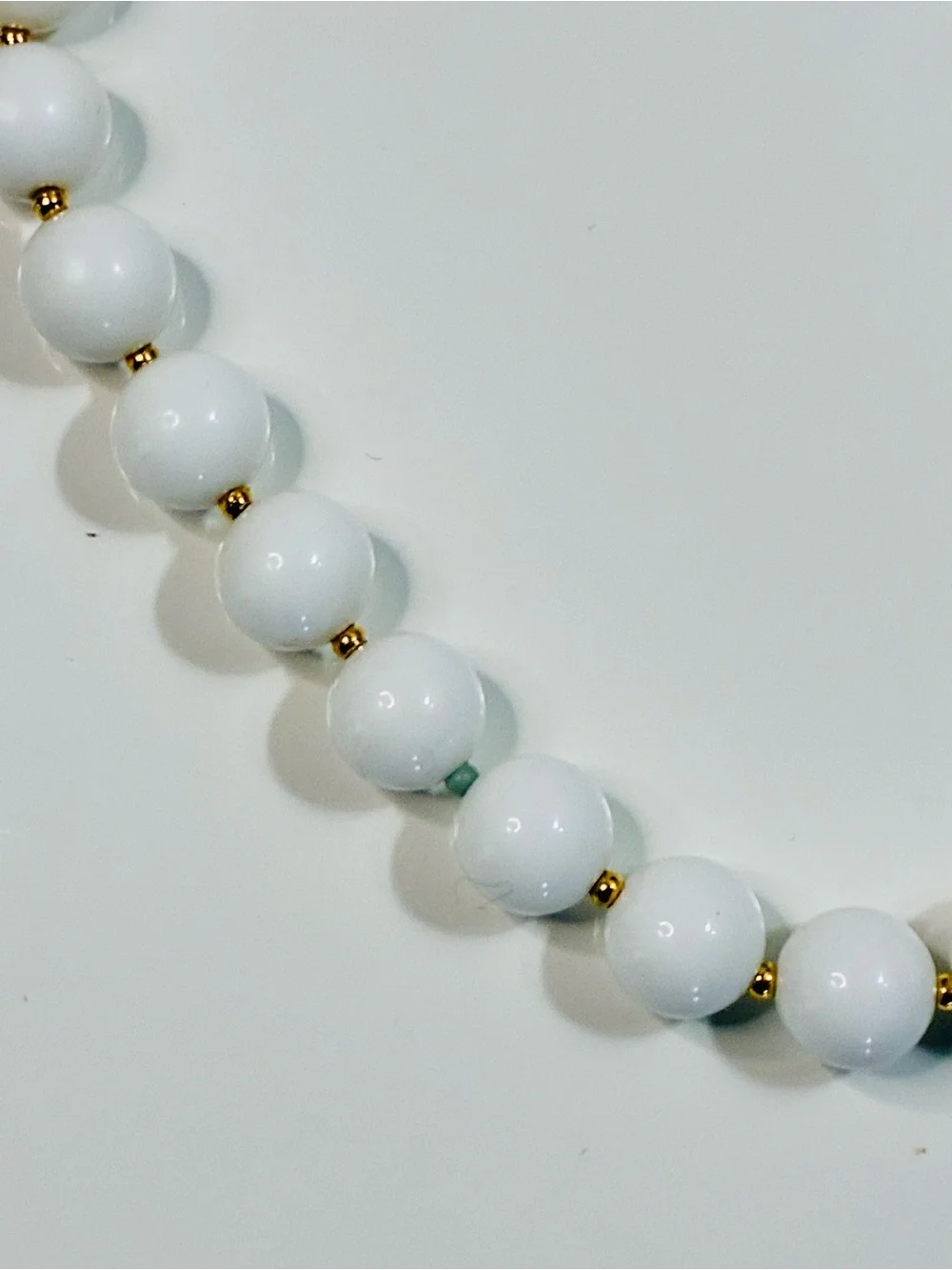 VTG Classic White Bead Necklace with Gold Accents Retro MCM Every Day Casual